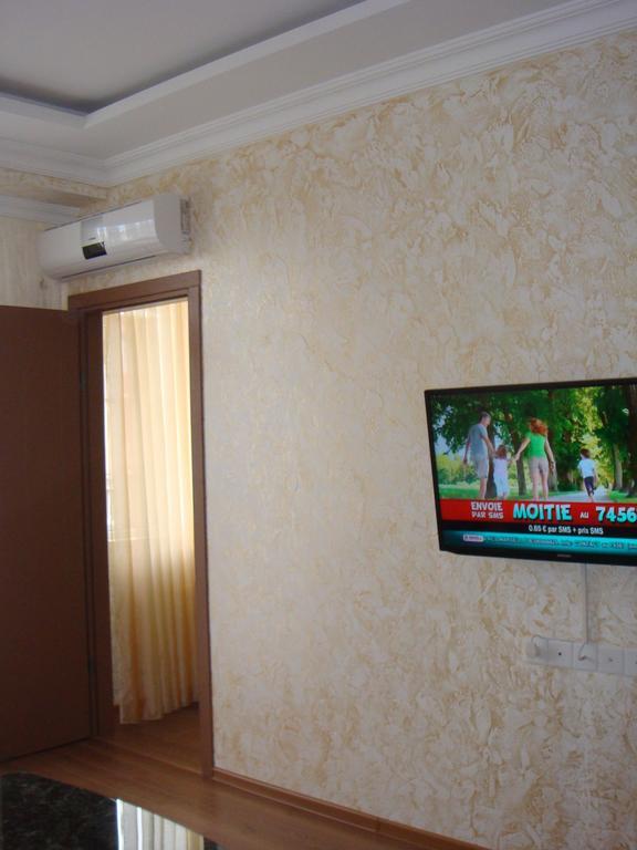 Nino Apartment On Pirosmani Batumi Quarto foto
